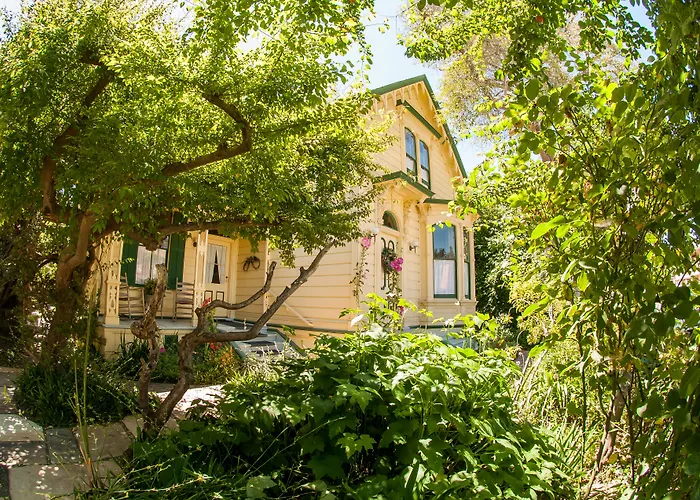 Bed and Breakfast Squibb Houses